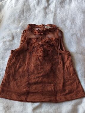 Women's Lace-Trim Sleeveless Camisole in Rust